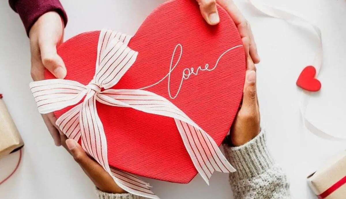 قیمت‌های عجیب در روز عشاق؛ خرس ولنتاین به قیمت ۲۵ گرم طلا/ سبد رز ۱۰۰۰ شاخه؛ ۷۵ میلیون تومان!