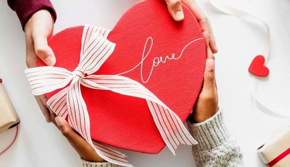 قیمت‌های عجیب در روز عشاق؛ خرس ولنتاین به قیمت ۲۵ گرم طلا/ سبد رز ۱۰۰۰ شاخه؛ ۷۵ میلیون تومان!