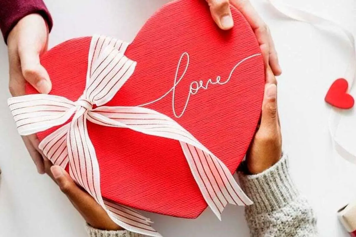 قیمت‌های عجیب در روز عشاق؛ خرس ولنتاین به قیمت ۲۵ گرم طلا/ سبد رز ۱۰۰۰ شاخه؛ ۷۵ میلیون تومان!