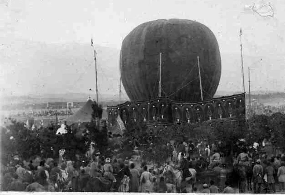 (عکس) تماشای پرواز نخستین بالن در تهران/ سرنوشت بالن‌ها چه شد؟