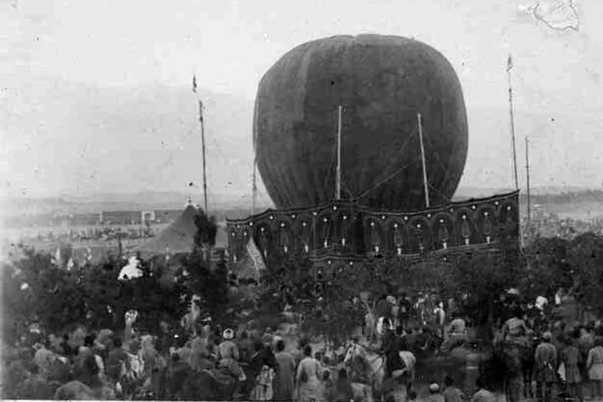 (عکس) تماشای پرواز نخستین بالن در تهران/ سرنوشت بالن‌ها چه شد؟