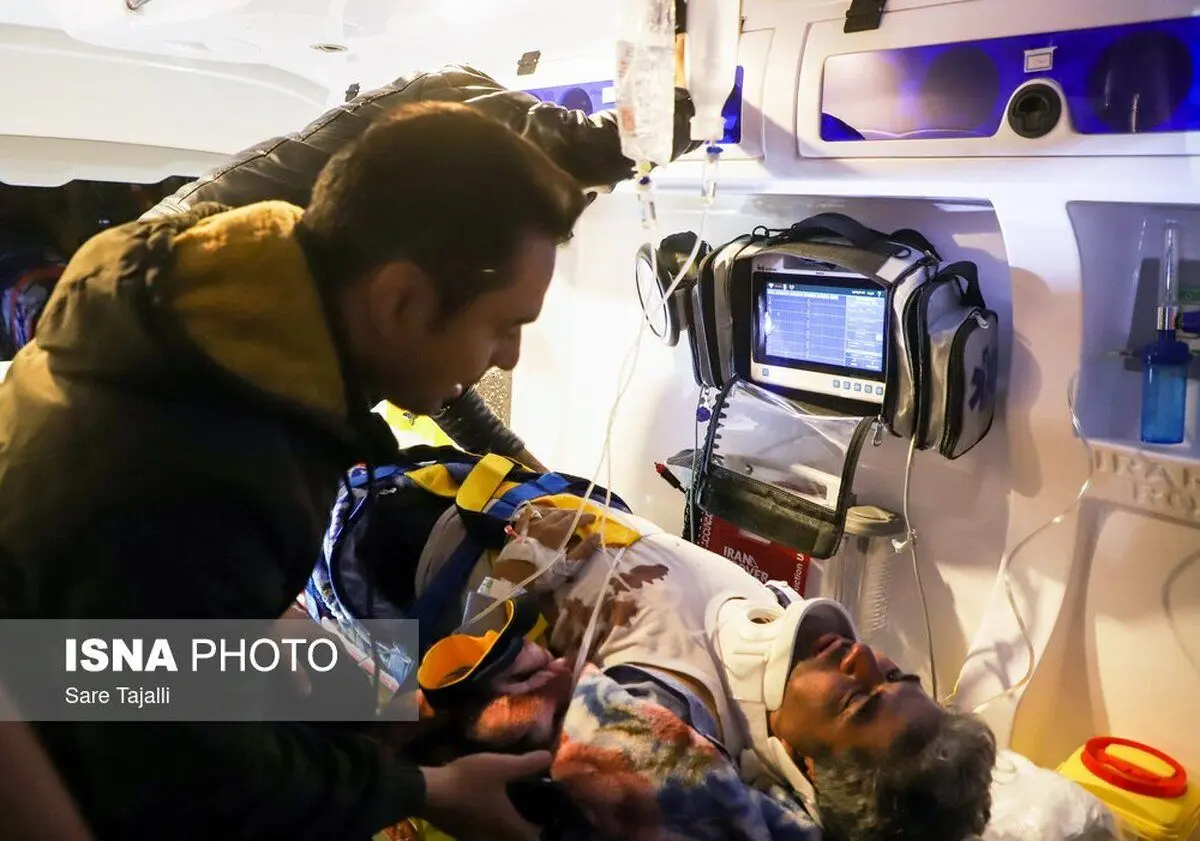 (تصاویر) انتقال مصدومان حادثه سقوط بالگرد به بیمارستان شهید باهنر کرمان