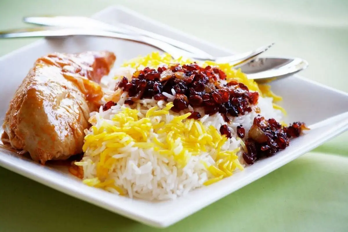 طرز تهیه متفاوت‌ترین زرشک پلوی مجلسی
