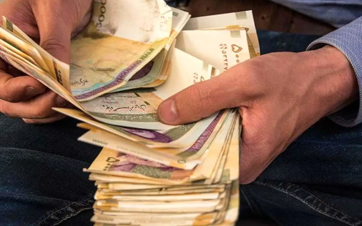 پدیده «اسکناس‌فروشی» در حوالی میدان انقلاب!