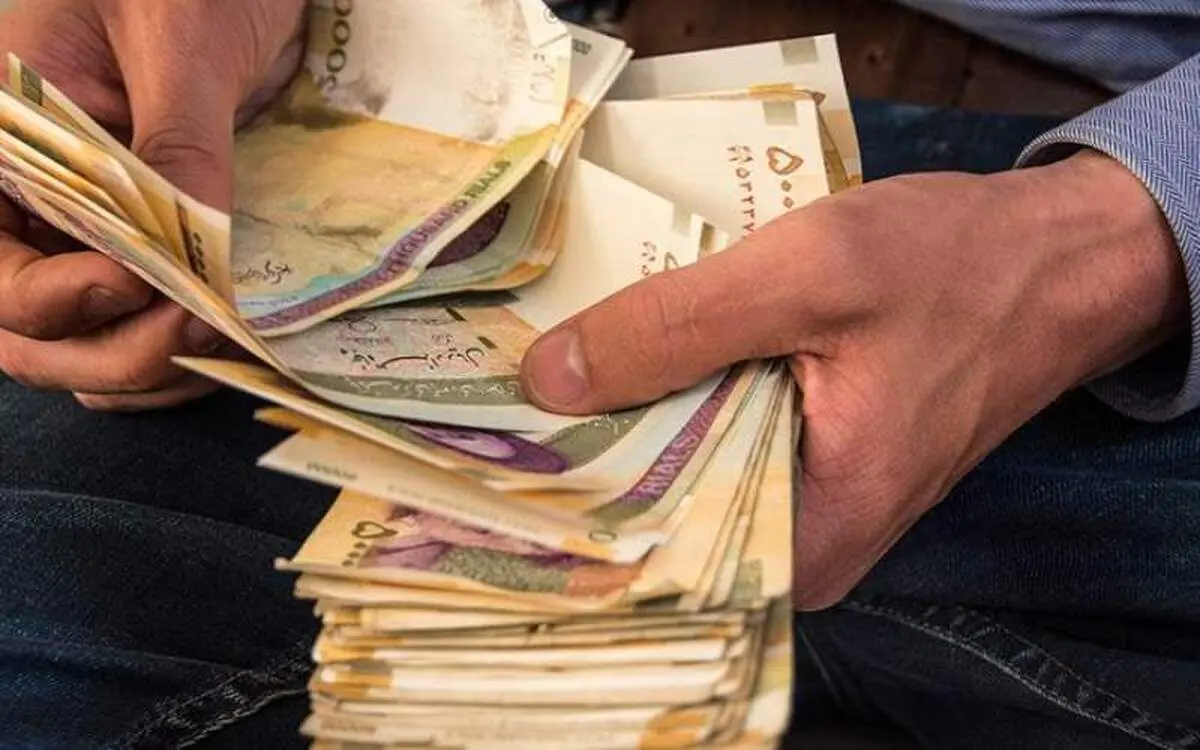 پدیده «اسکناس‌فروشی» در حوالی میدان انقلاب!