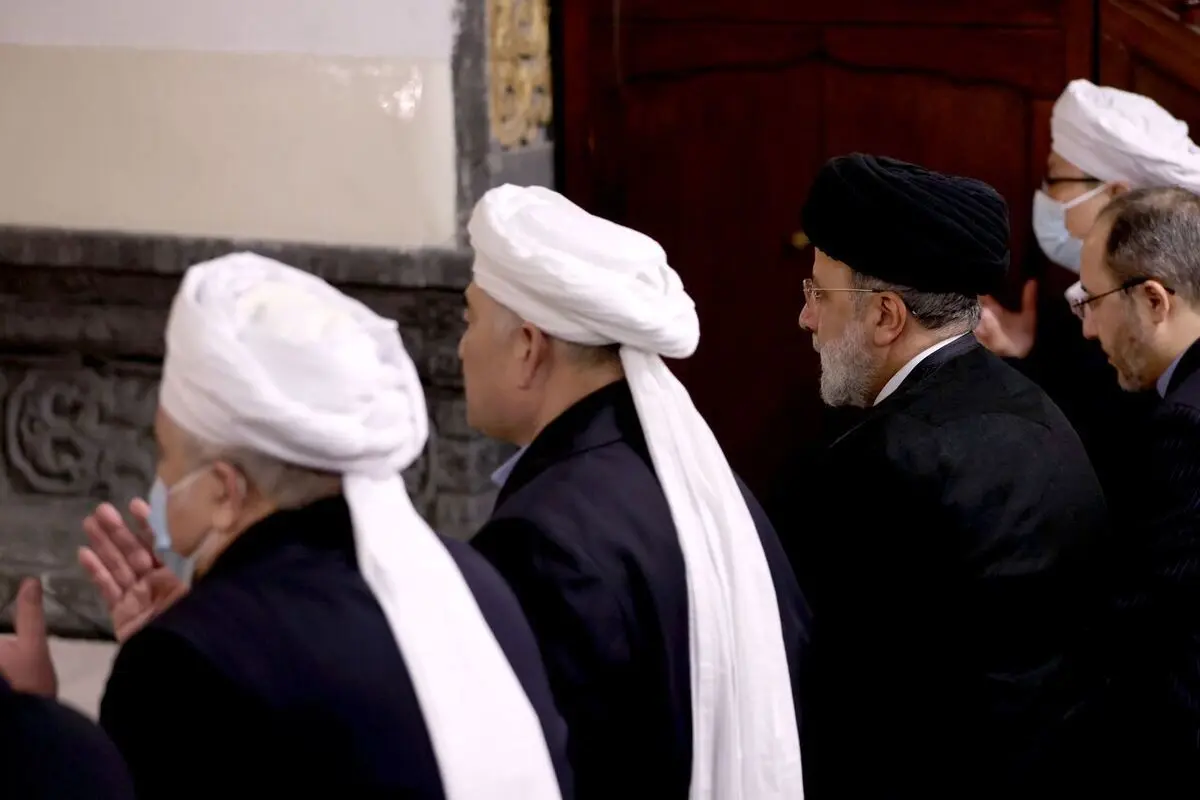 (تصاویر) رئیسی با چینی‌ها نماز خواند