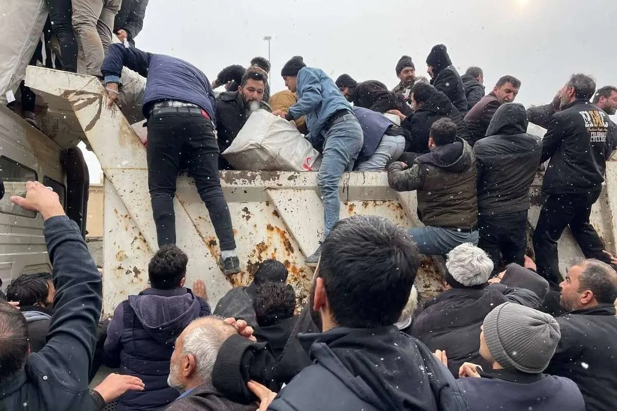 پرداخت سه برابر مستمری به زلزله‌زدگان خوی