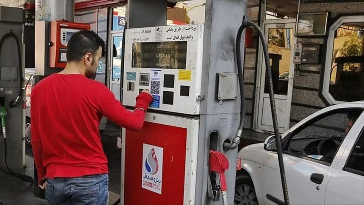 سوختگیری در جایگاه‌ها فقط با کارت شخصی صورت می‌گیرد/ اختصاص ۱۵ لیتر سهمیه بنزین به خانواده‌های فاقد خودرو