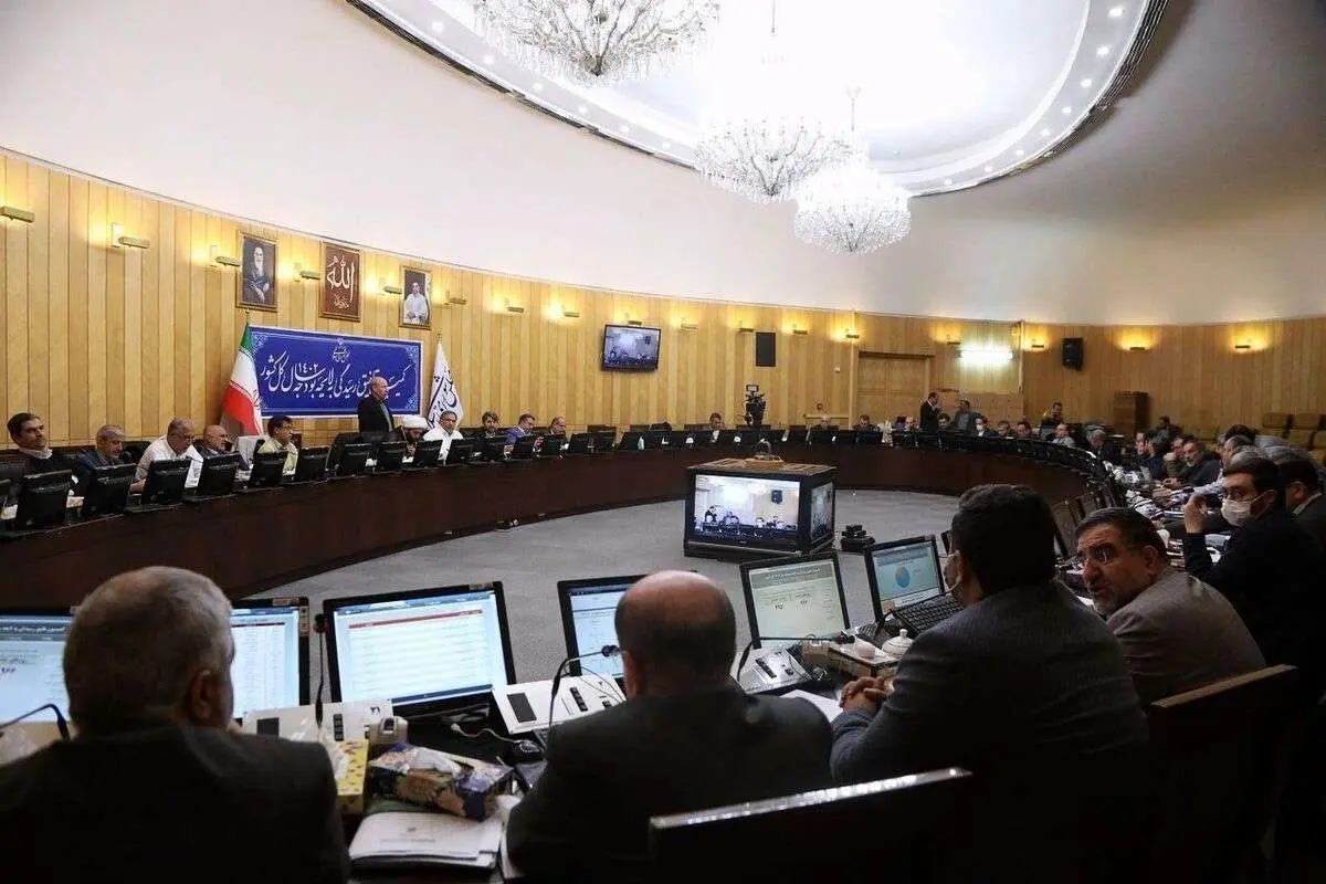 بوی بنزین در بهارستان