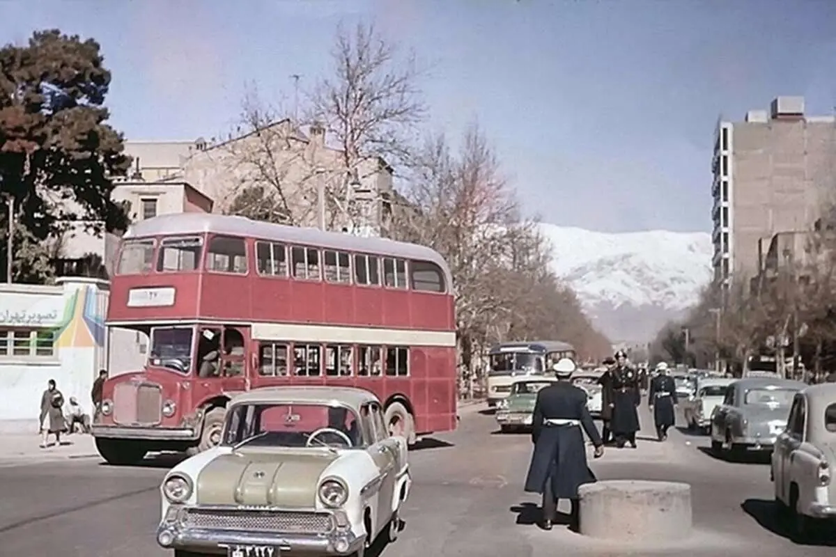وقتی سروکله انگلیسیها در تهران پیدا شد/ داستان قرمزها و آبیها و متلک مردم به شوفر بدعنق