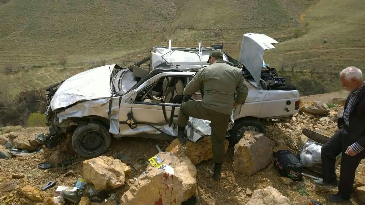 (ویدئو) سقوط وحشتناک یک پراید از پل اتوبان چمران در اصفهان
