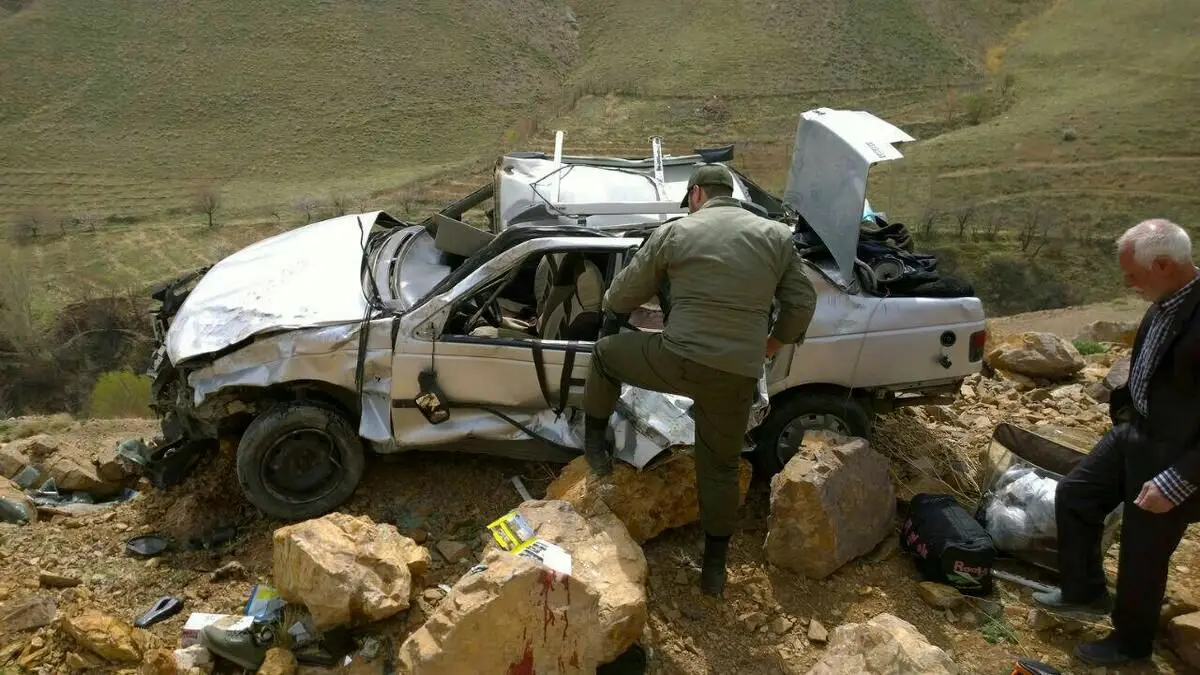 (ویدئو) سقوط وحشتناک یک پراید از پل اتوبان چمران در اصفهان