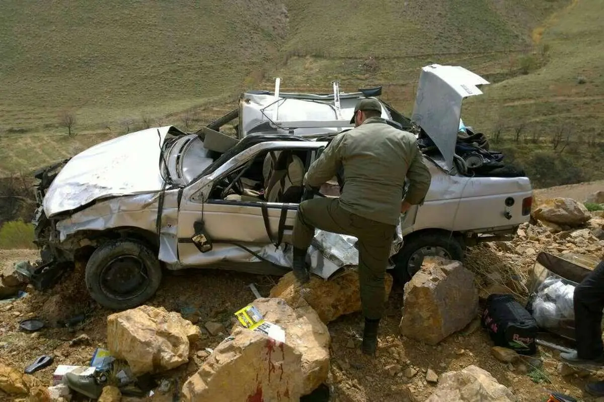 (ویدئو) سقوط وحشتناک یک پراید از پل اتوبان چمران در اصفهان