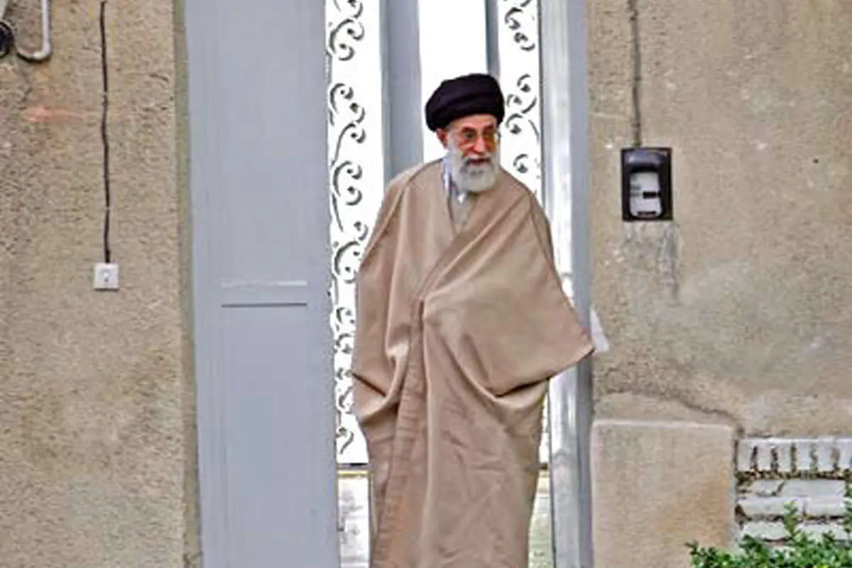 عکس> مقام معظم رهبری در منزلشان