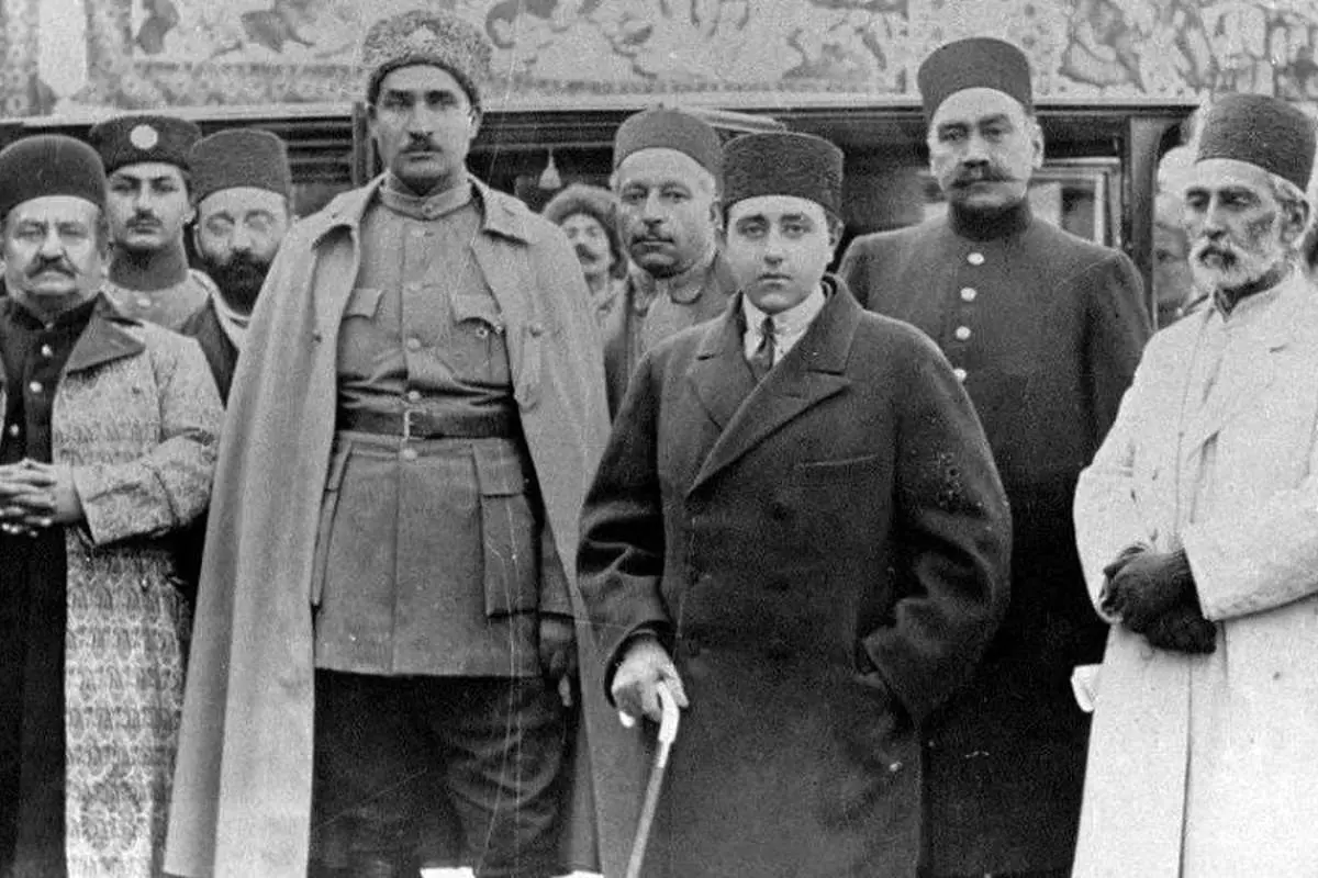 اولین و آخرین «پادشاه مشروطه» ایران/ چرا مردم به آغوش «استبداد» گریختند؟