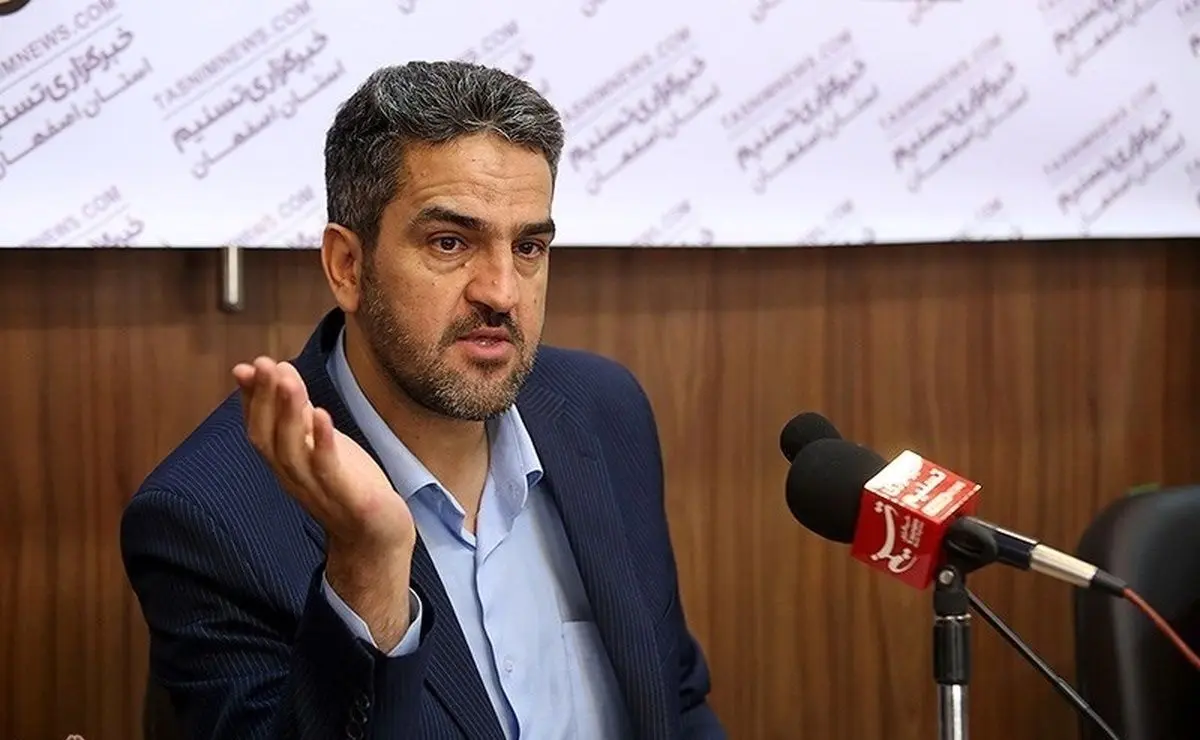 (ویدئو) استاد اقتصاد دانشگاه اصفهان: تنها پولی که امروز در برابر دلار آمریکا ایستاده، ریال است!