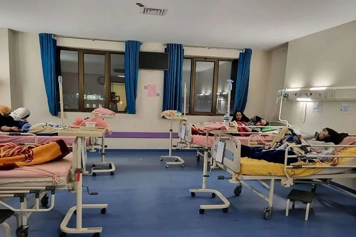 انتقاد رسانه اصولگرا: «جریانات مذهبی»، متهم مسمومیت دانشآموزان دختر شدهاند / «دستگاه امنیتی» چرا سکوت کرده؟