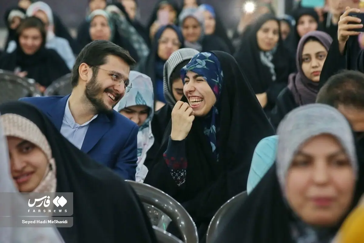(تصاویر) مراسم ازدواج ۱۵۰ زوج دانشجو در مسجد جمکران