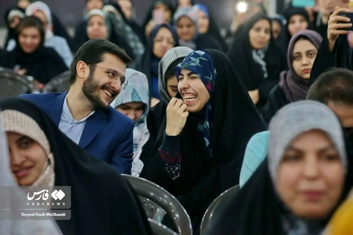 (تصاویر) مراسم ازدواج ۱۵۰ زوج دانشجو در مسجد جمکران