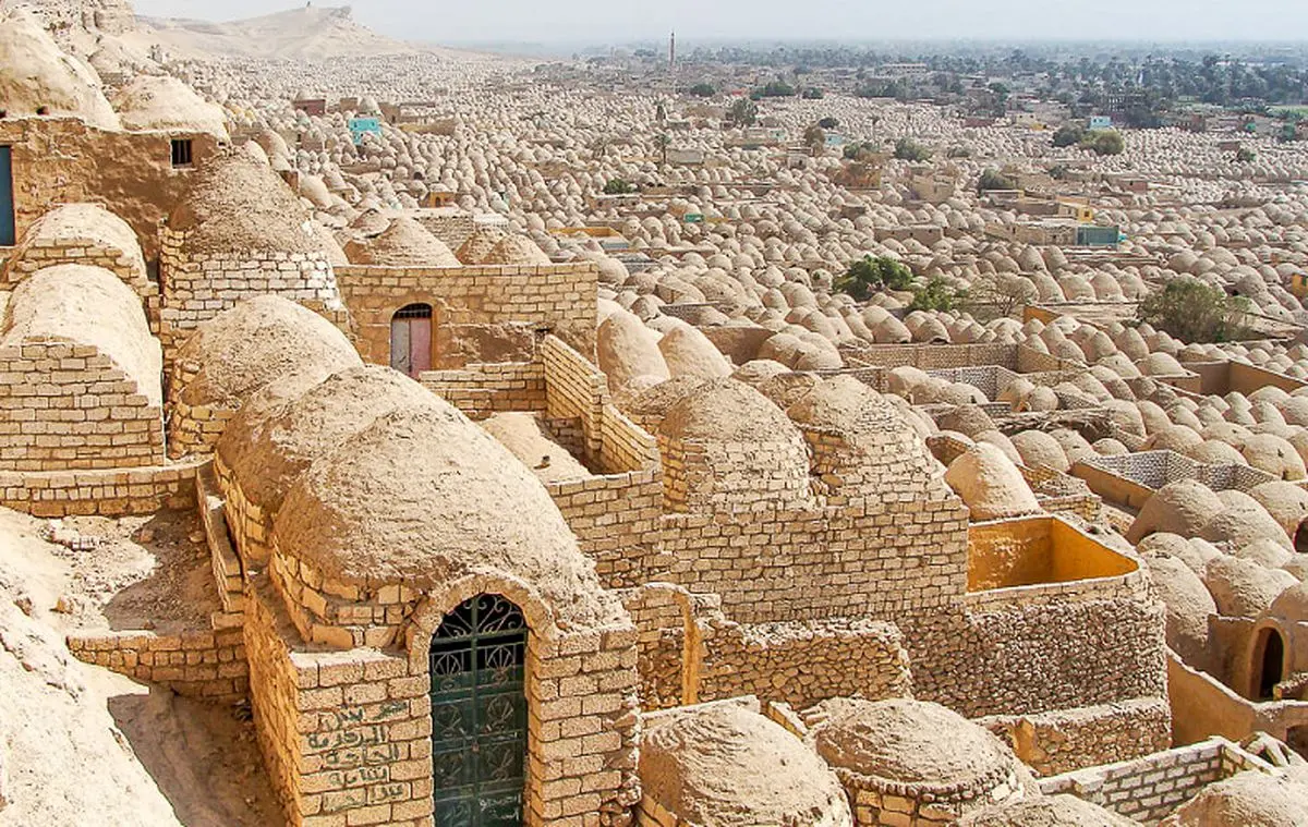 (تصاویر) دریای بی‌پایان قبر‌ها در «شهر مردگان» مصر