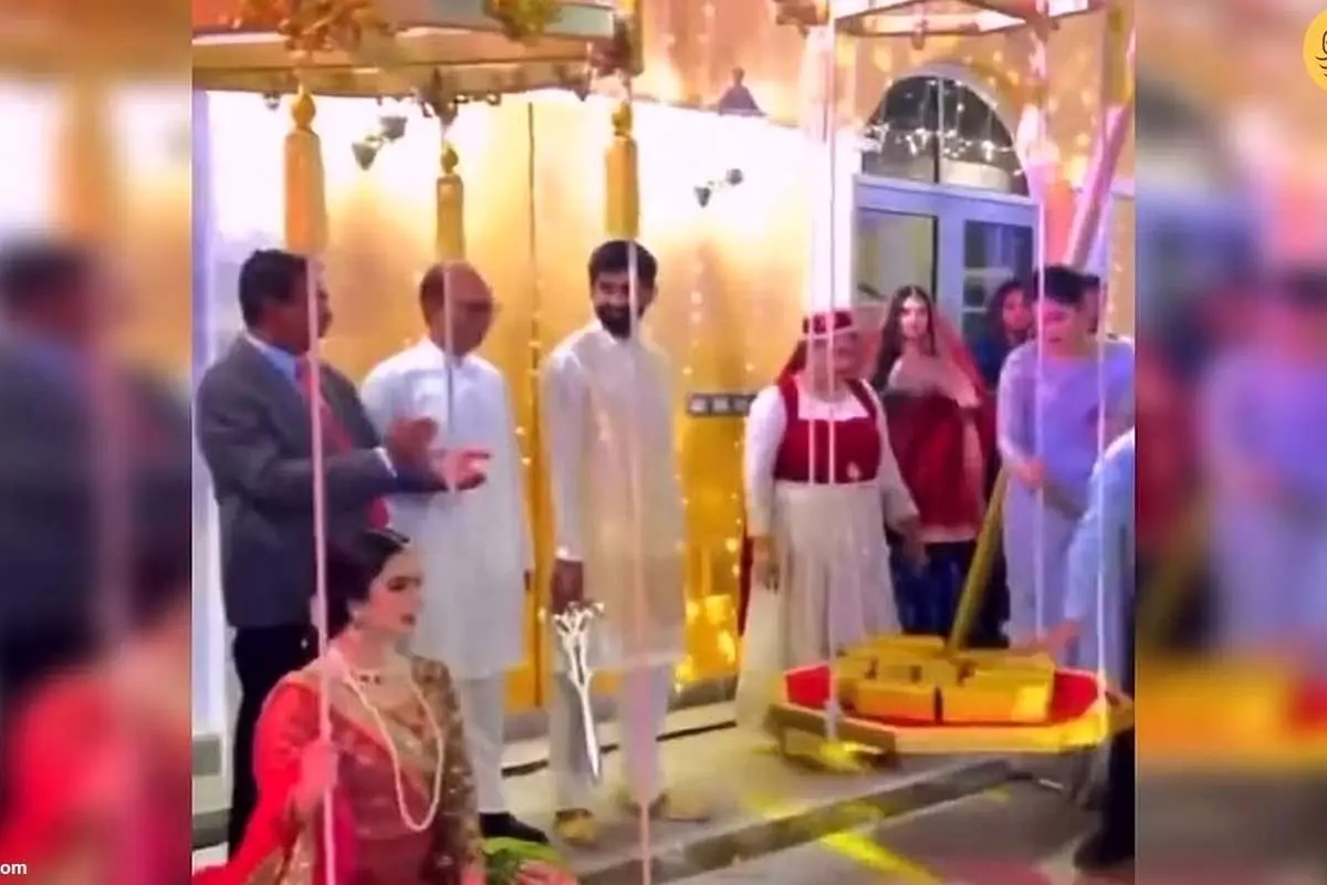 (ویدئو) جشن عروسی جنجالی؛ داماد معادل وزن عروس خانم شمش طلا تقدیم کرد!