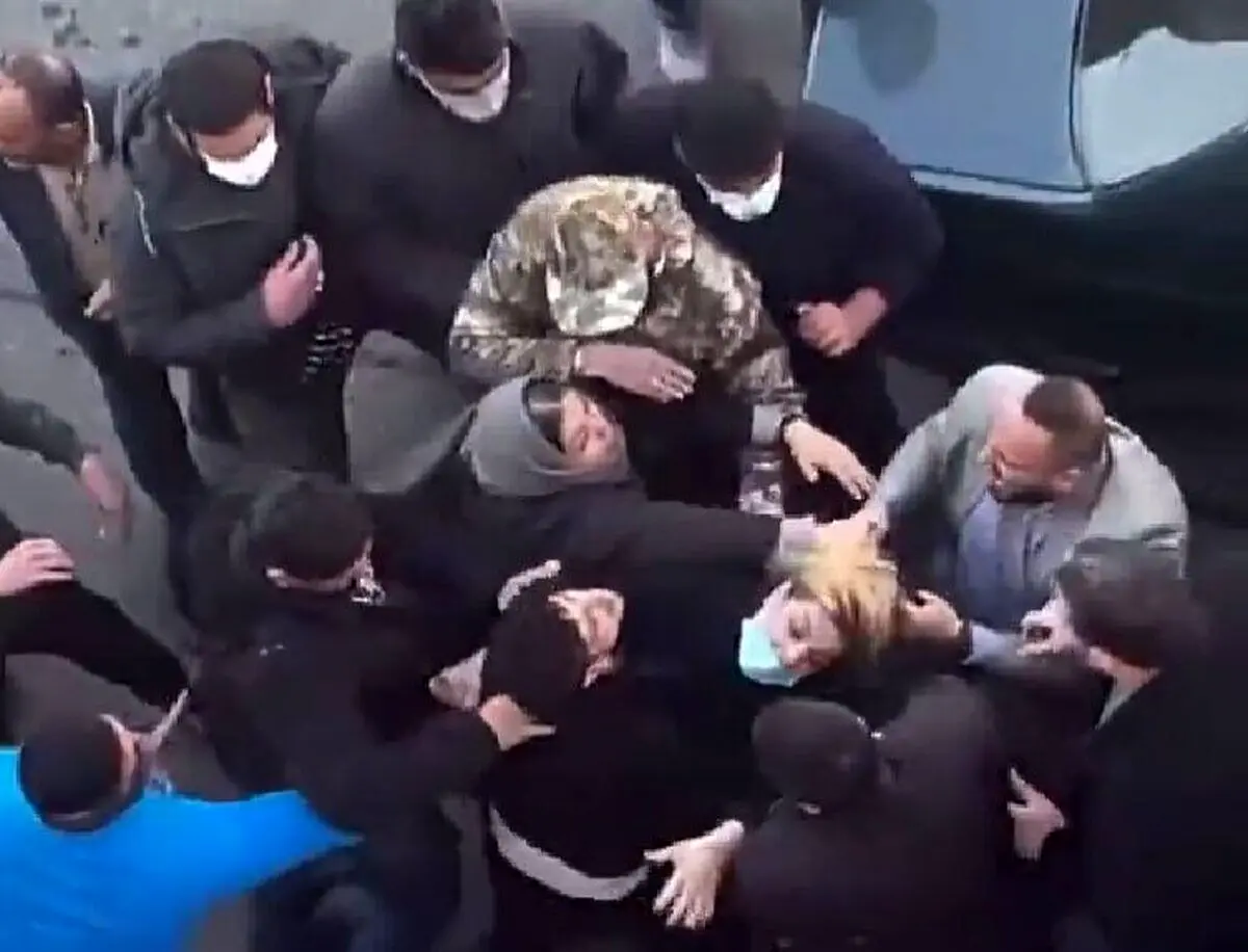 واکنش‌ها به ویدئوی حمله به یک زن؛ با این مردان برخورد کنید