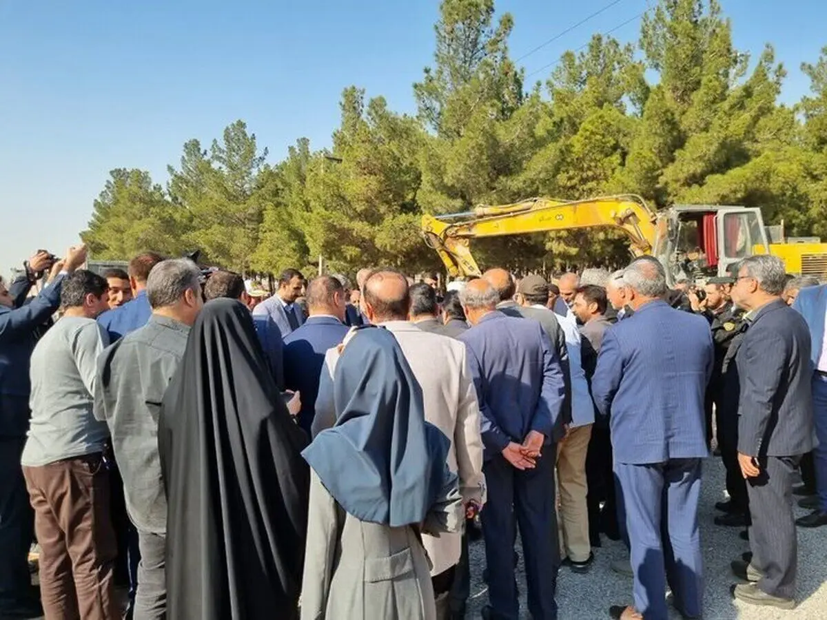 کلنگ‌زنی تعریض پل شهدای گرگاب یک فوتی در پی داشت/ یک خبرنگار در بیمارستان بستری شد