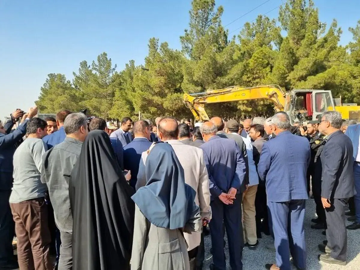 کلنگ‌زنی تعریض پل شهدای گرگاب یک فوتی در پی داشت/ یک خبرنگار در بیمارستان بستری شد