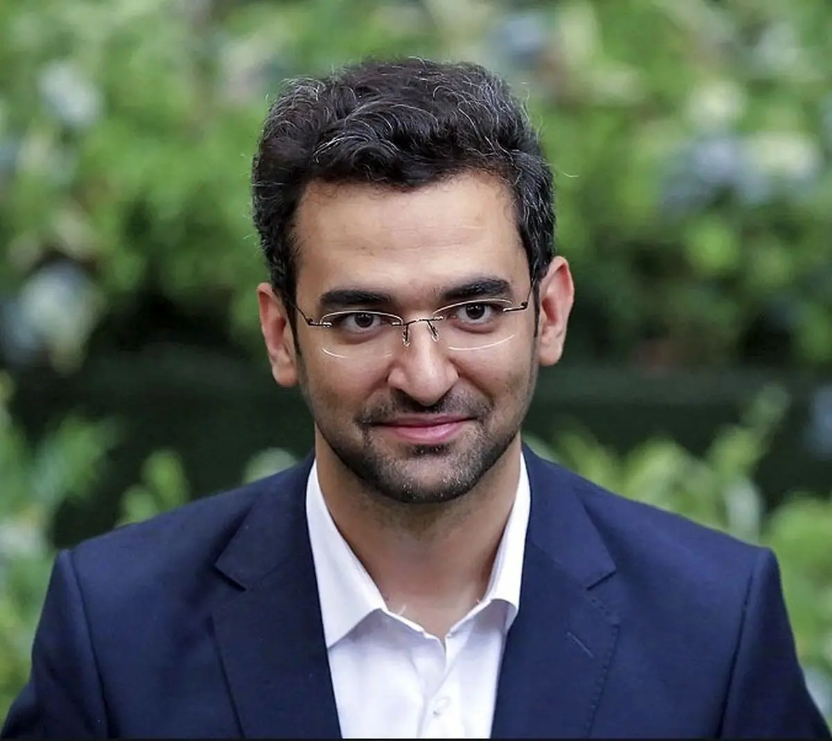 آذری‌جهرمی: آمار درست می‌کنند که ۶۰ درصد مردم به شبکه‌های داخلی آمده‌اند؛ چه‌فایده؟