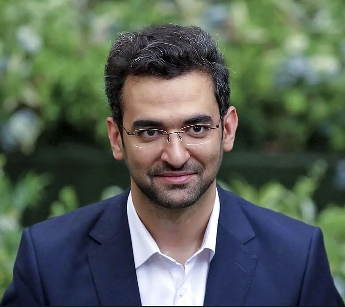 آذری‌جهرمی: آمار درست می‌کنند که ۶۰ درصد مردم به شبکه‌های داخلی آمده‌اند؛ چه‌فایده؟