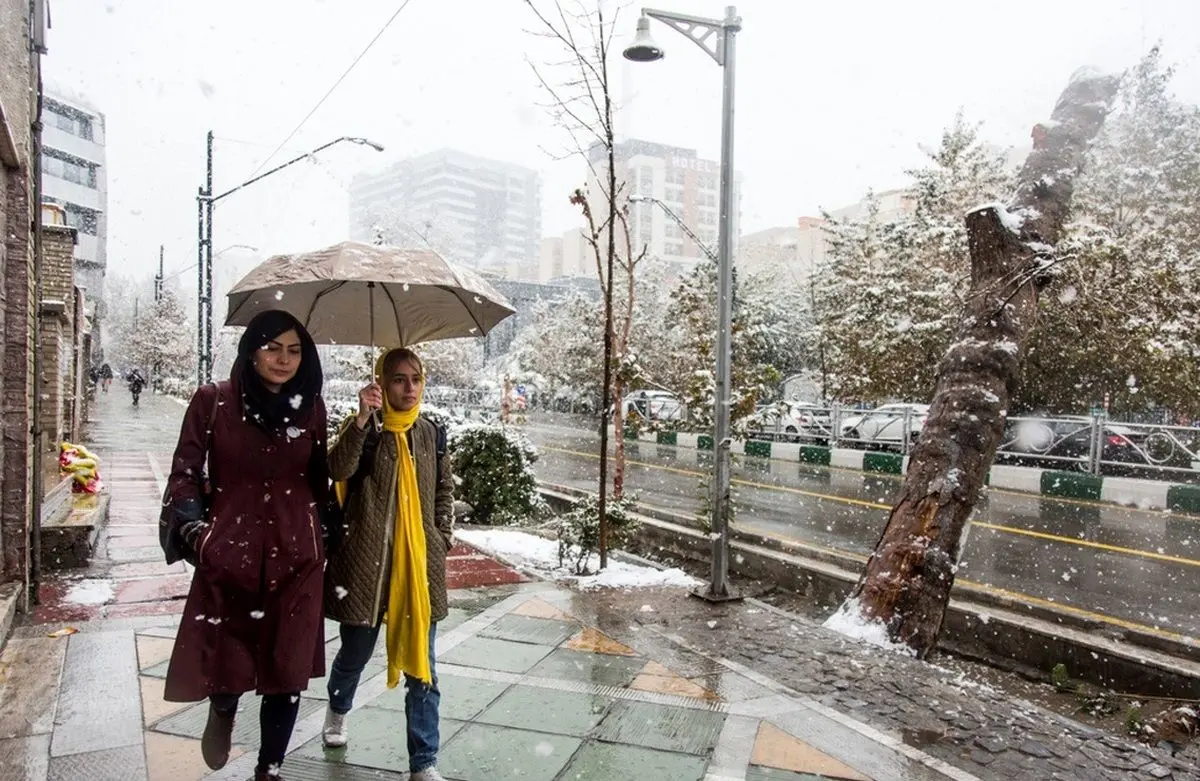 بارش برف و باران در نقاط مختلف کشور/ خیزش گردوخاک در خوزستان