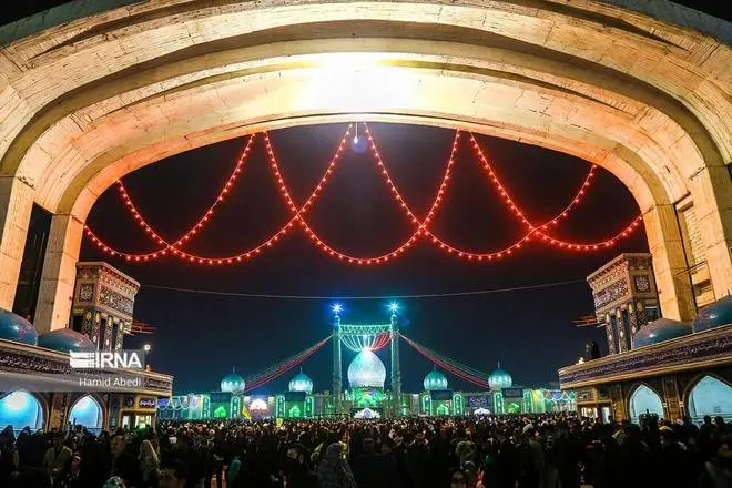 عکس جمکران و گل نرگس