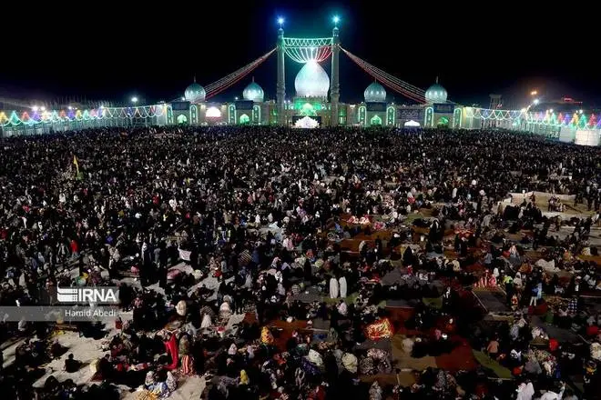 عکس جمکران و گل نرگس