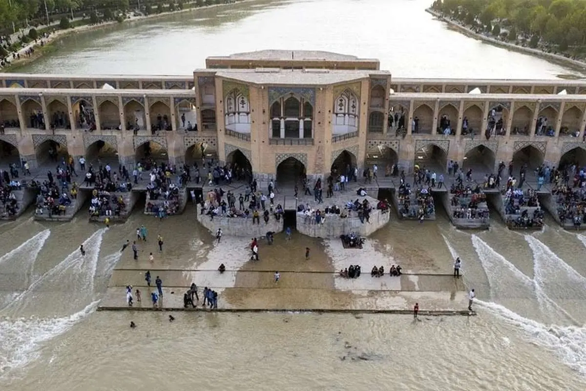 تصاویر هوایی از خداحافظی دوباره اصفهانیها با آب زایندهرود؛ پایان غم انگیز سرزندگی زنده رود