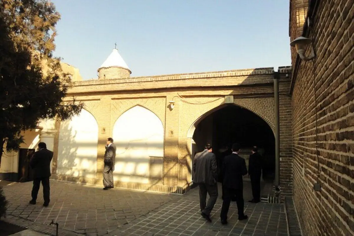 قبر پسر سروالتر و وزیر مختار انگلیس در نخستین کلیسای تهران/ این بنای۲۰۰ساله هیچ تغییری نکرده است