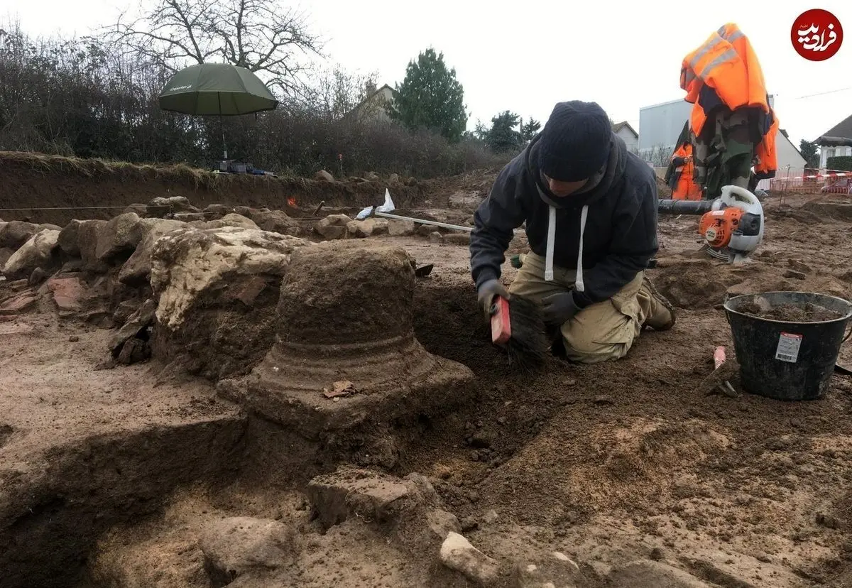کشف تصویر هیولای دریایی در یک مقبرۀ باستانی در فرانسه