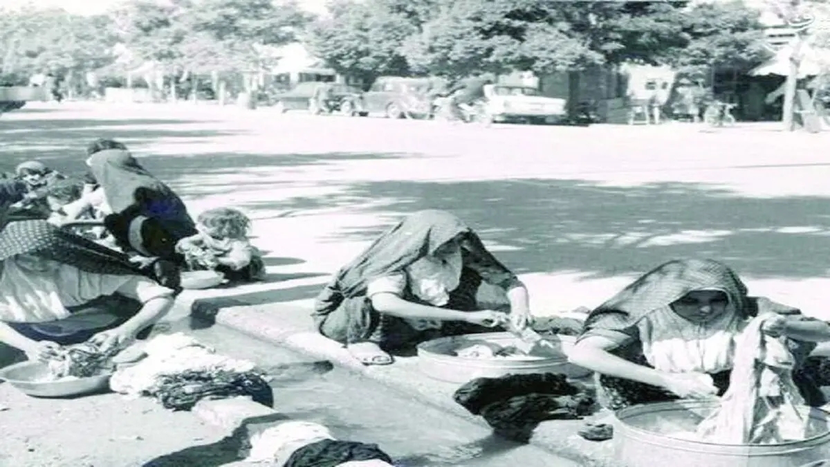 رختشویی زنان در کوچه و خیابان‌های تهران