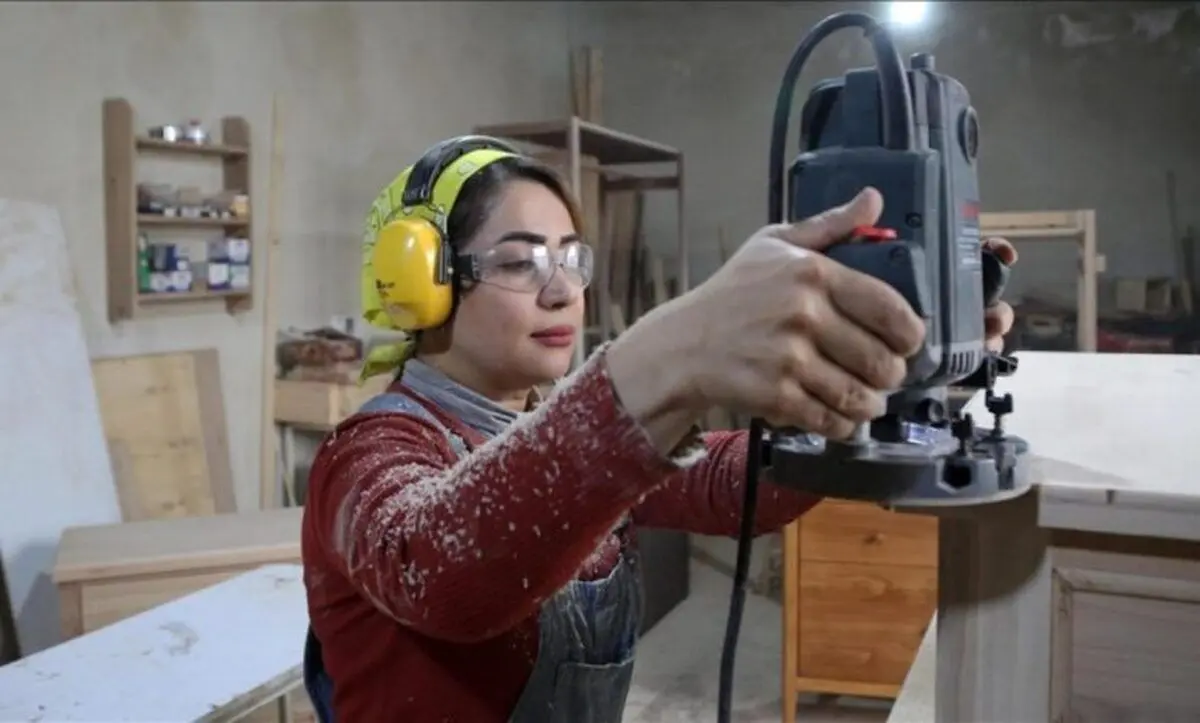 «سحر»، نجار ایرانی؛ سوژه گزارش خبرگزاری ترکیه‌ای