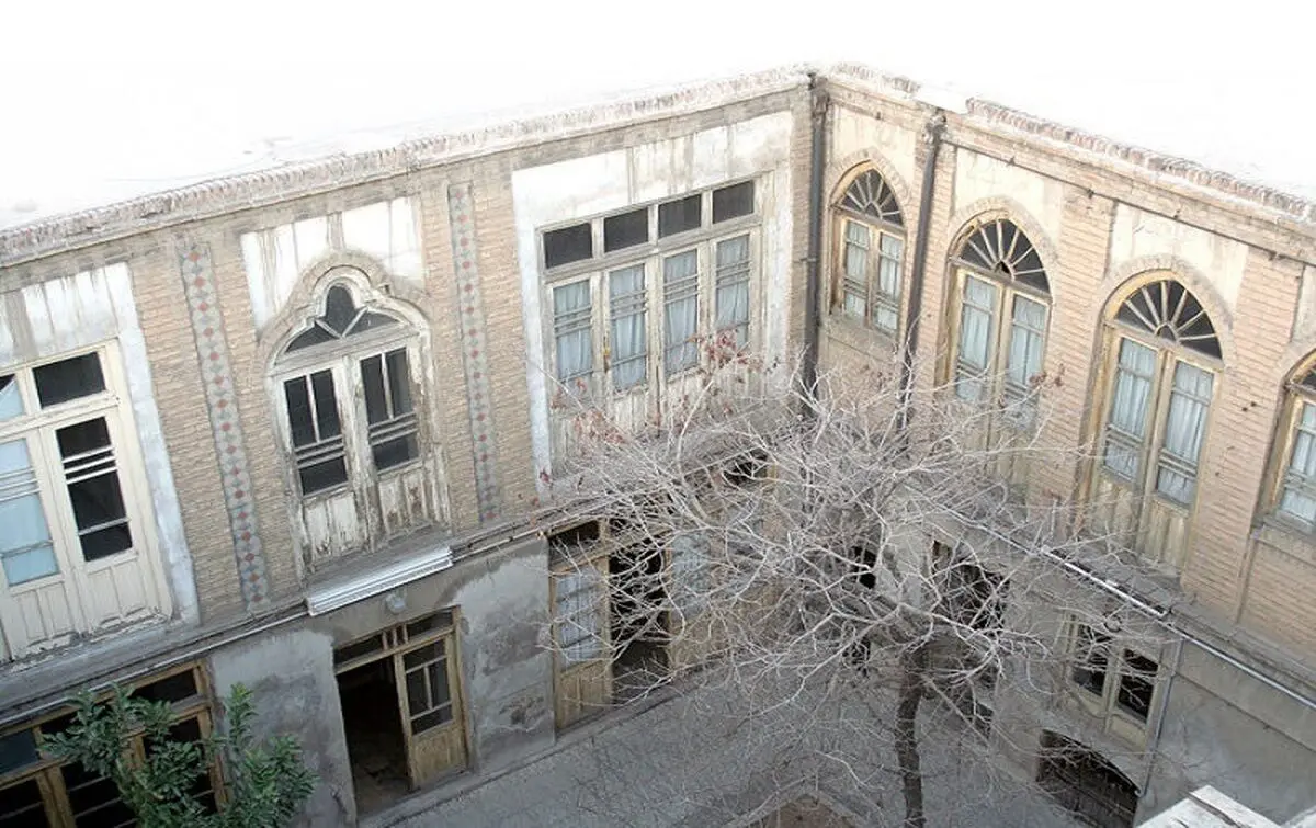 نخستین خانه آل‌احمد‌ها کجاست؟/ امامزاده خیابان خیام جد سی‌وهفتم جلال آل‌احمد است