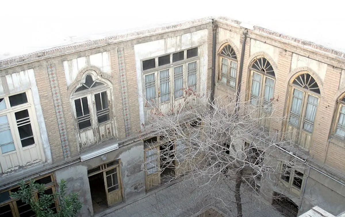 نخستین خانه آل‌احمد‌ها کجاست؟/ امامزاده خیابان خیام جد سی‌وهفتم جلال آل‌احمد است