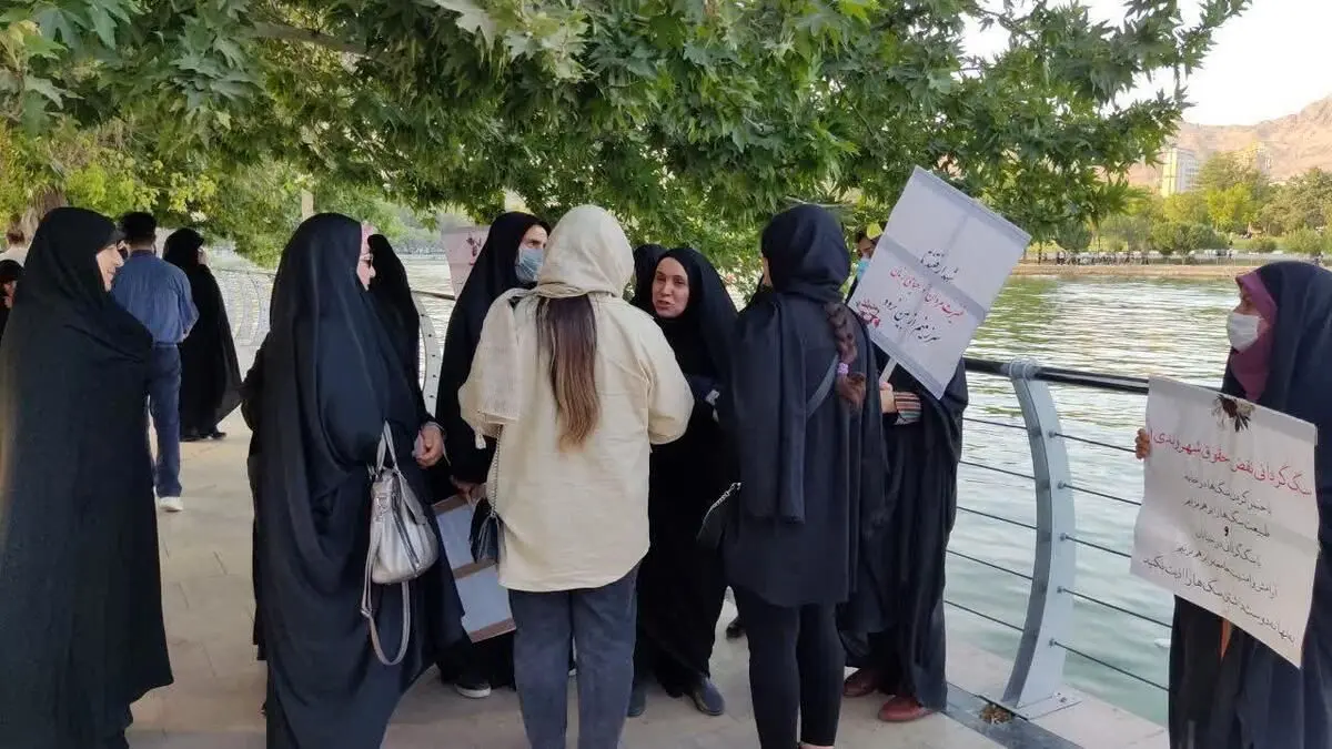 خانم‌های معتقد را به سراغ برهنه‌ها و هرزه‌ها بفرستد تا ارشادشان کنند!