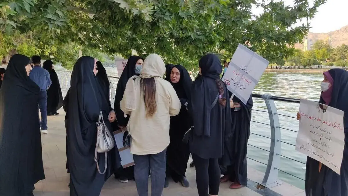 خانم‌های معتقد را به سراغ برهنه‌ها و هرزه‌ها بفرستد تا ارشادشان کنند!