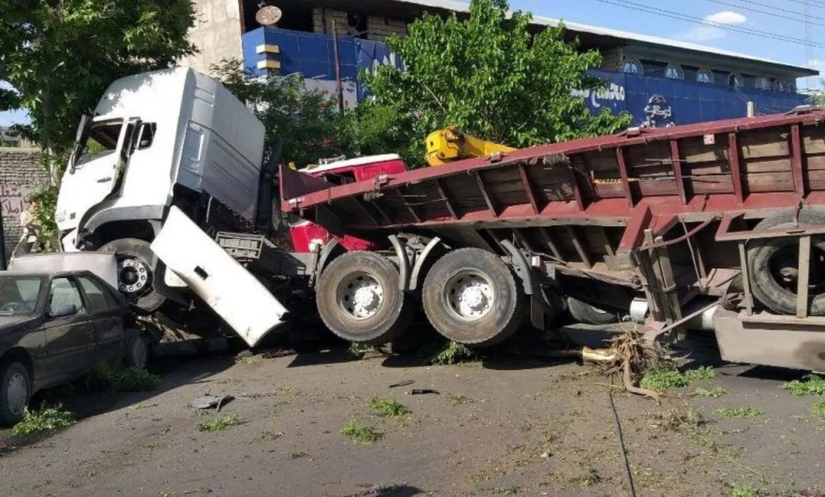 (ویدئو) حادثه وحشتناک ترمز بریدن تریلی در پردیس