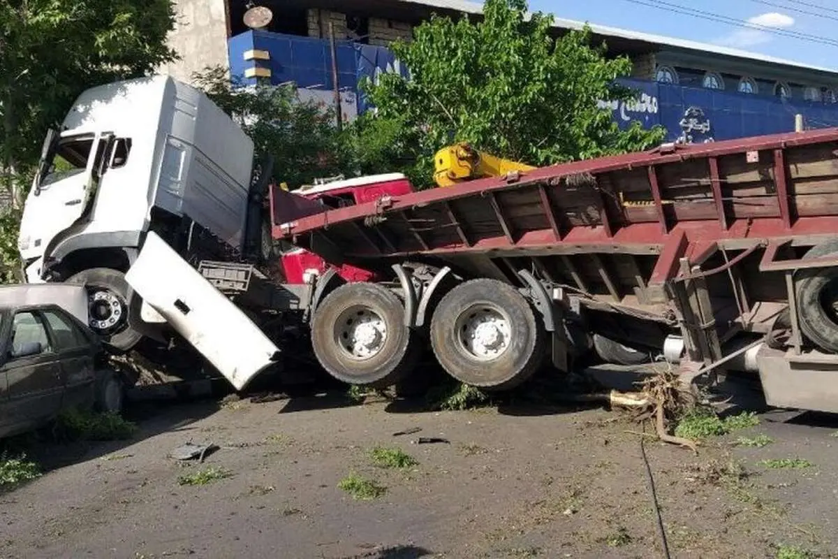 (ویدئو) حادثه وحشتناک ترمز بریدن تریلی در پردیس