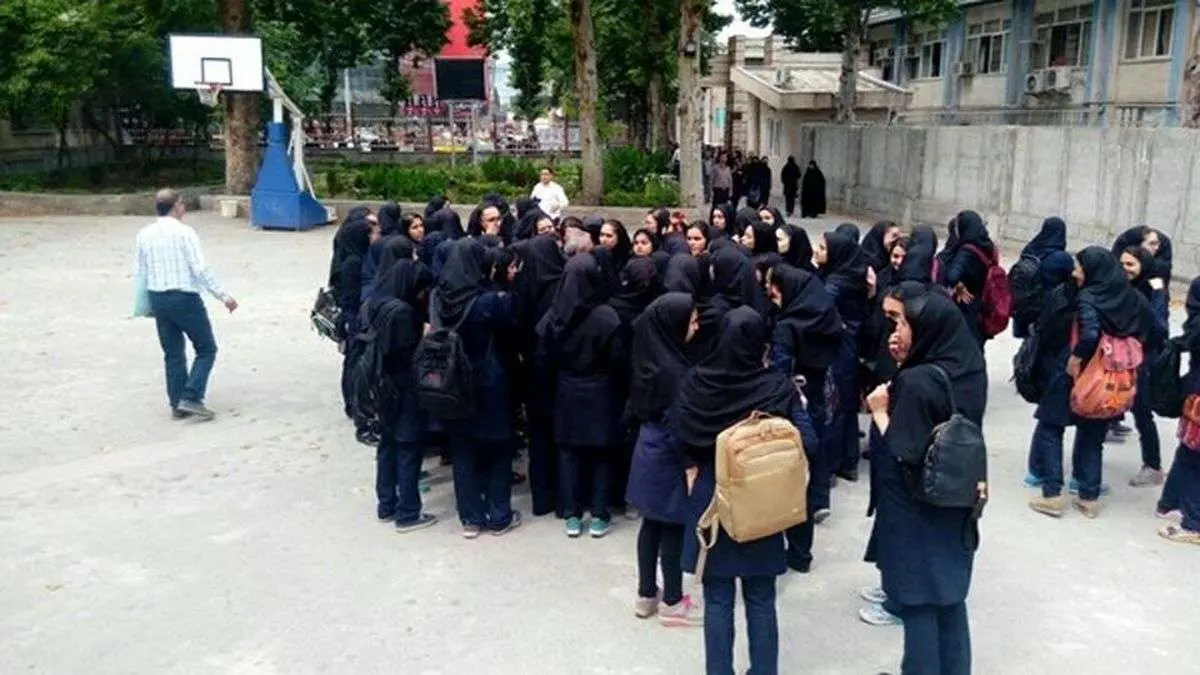 روزنامه دولت: با فعال شدن گشتهای پلیس در اطراف مدرسهها، گزارشهای مسمومیت دانشآموزان کاهش یافته