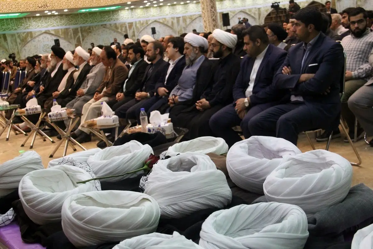 (عکس) اتفاق غافلگیرکننده در یک مراسم «عمامه‌گذاری»