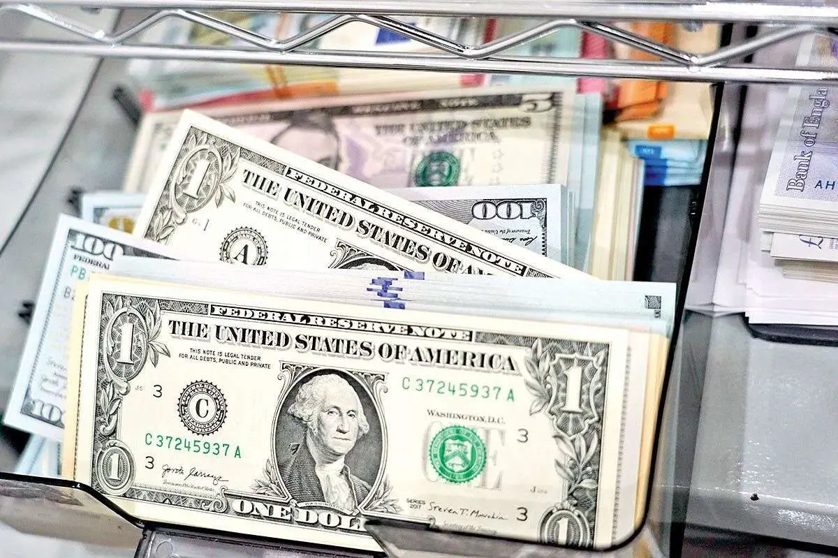 کاهش قیمت دلار و یورو در بازار