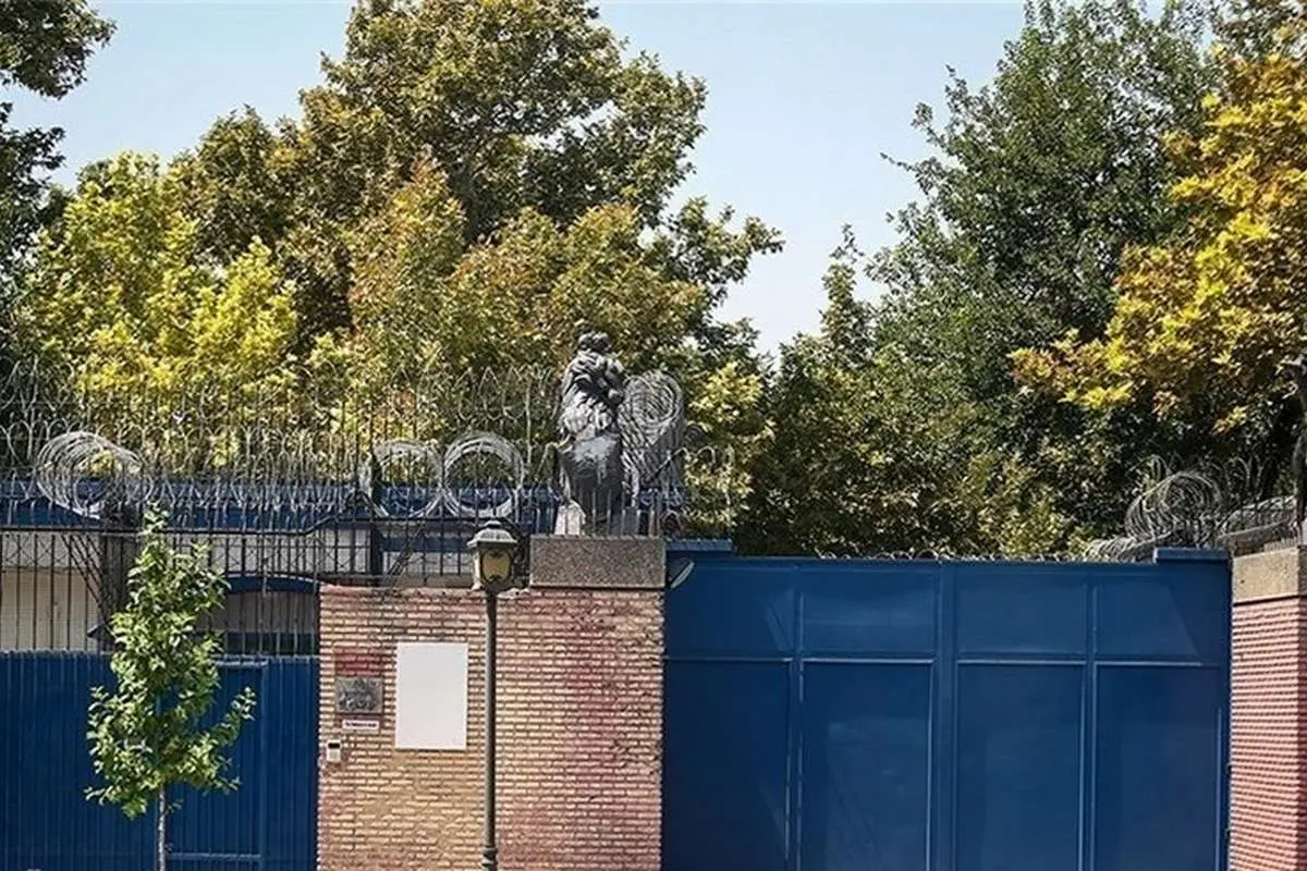 سخنگوی وزارت خارجه: خبر بسته شدن سفارت انگلیس در ایران را تکذیب میکنم