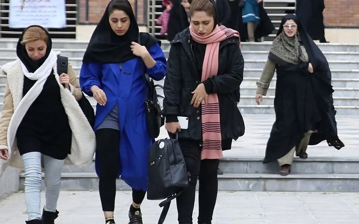 هیس! دختر‌ها فریاد می‌زنند