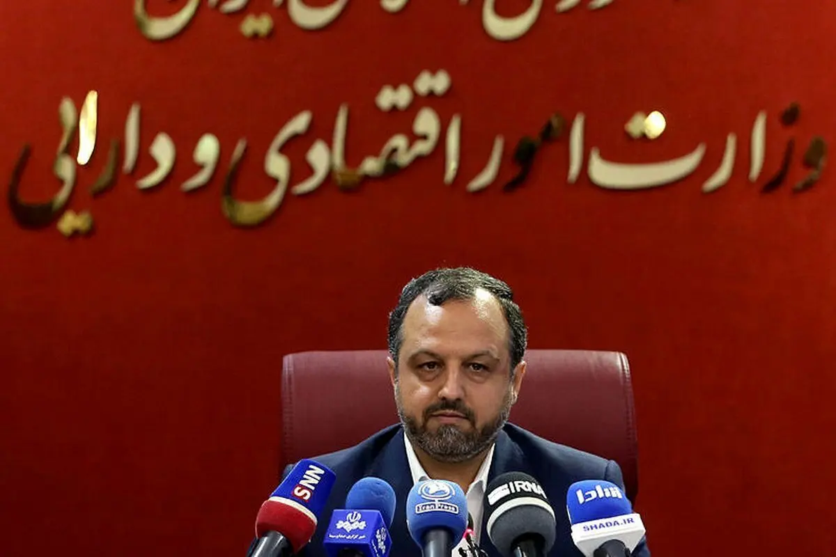 خاندوزی: یارانه نقدی حذف نمی‌شود